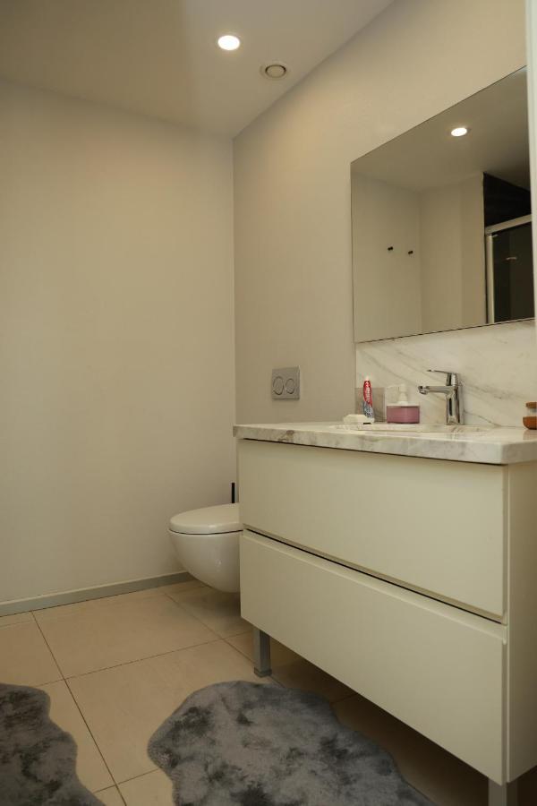 Apartment Lovely Two Bedroom Istanbul