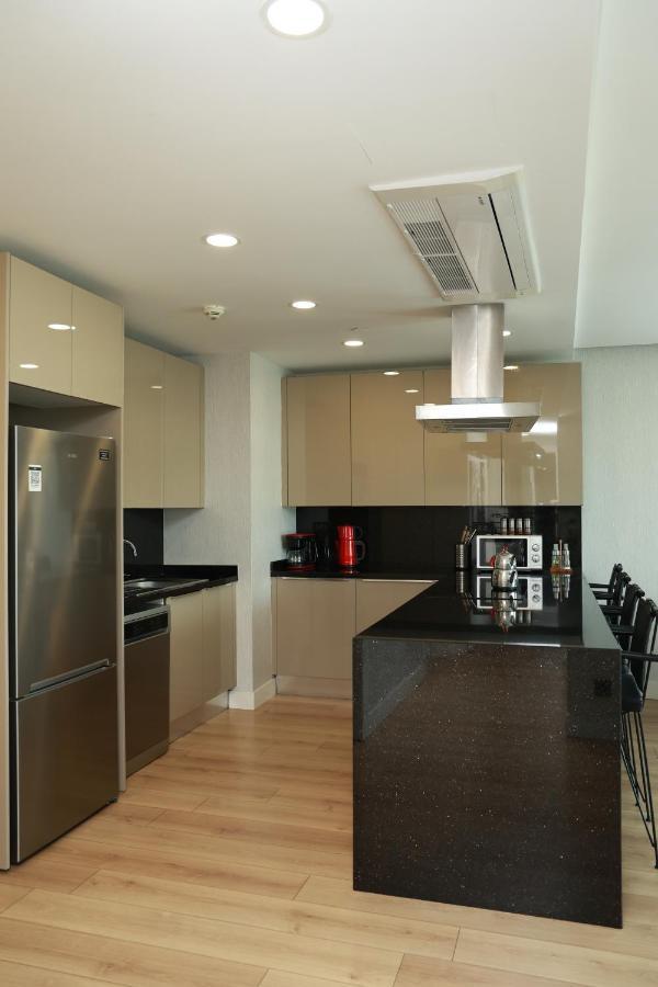 Lovely Two Bedroom Apartment *