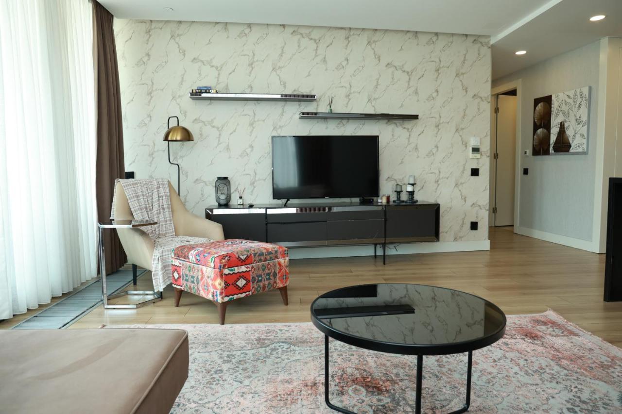 Apartment Lovely Two Bedroom *