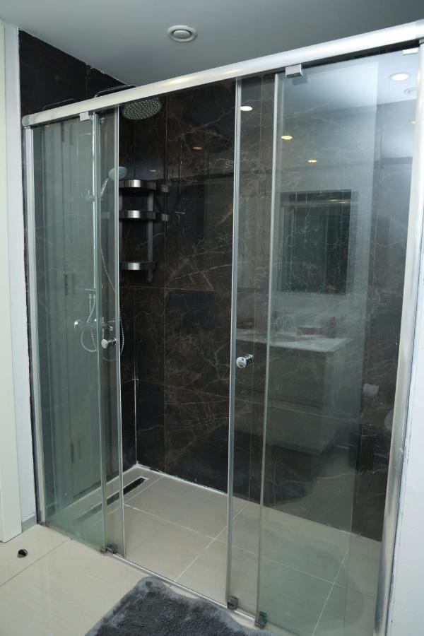 Lovely Two Bedroom Apartment *