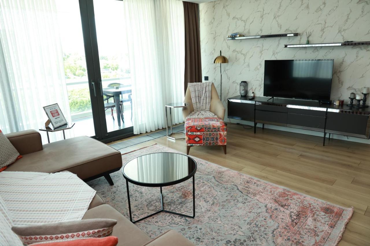 Apartment Lovely Two Bedroom Istanbul