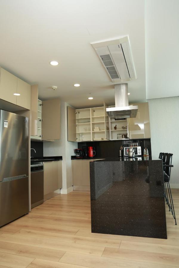 Lovely Two Bedroom Apartment *